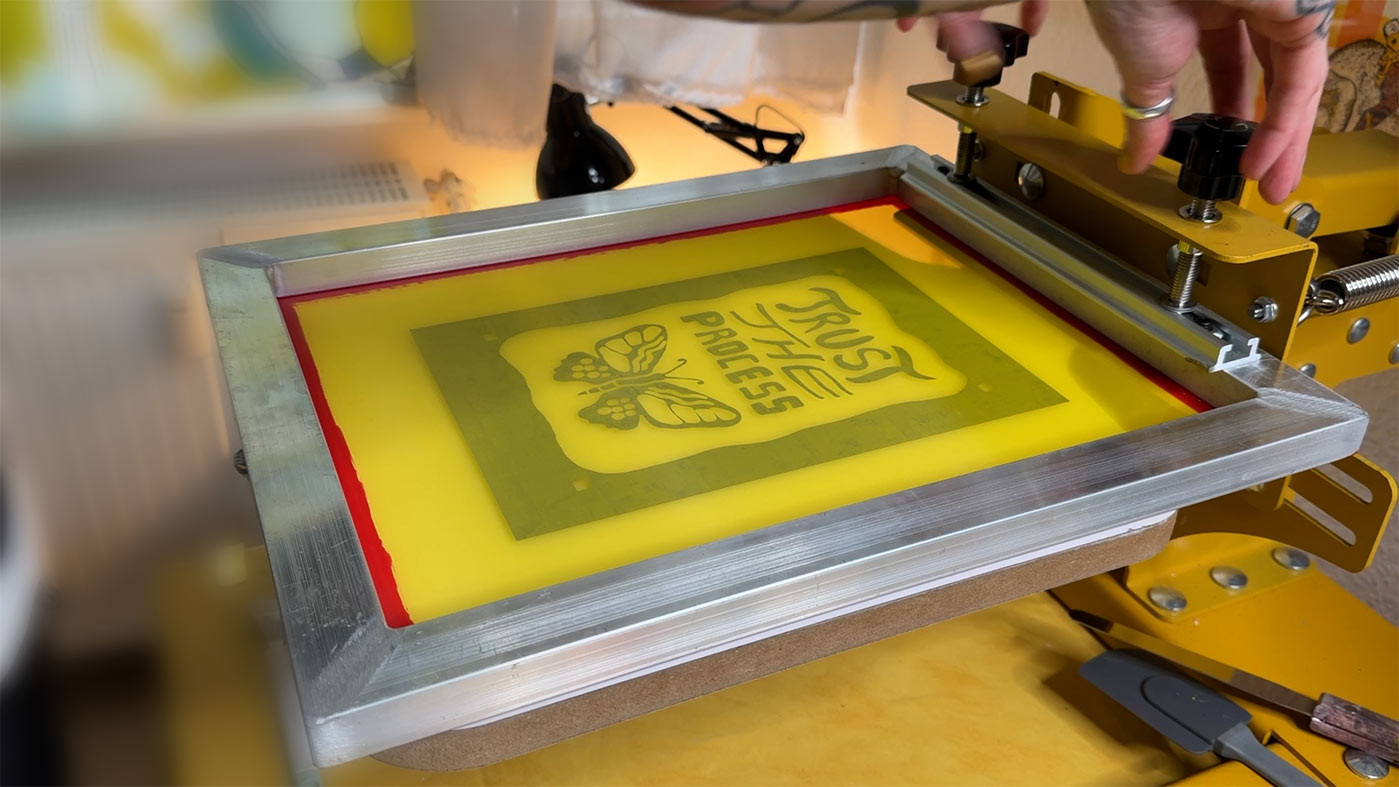 screen rwith vinyl stencil eady to be printed